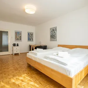 Central Living - Stephansdom Viyana