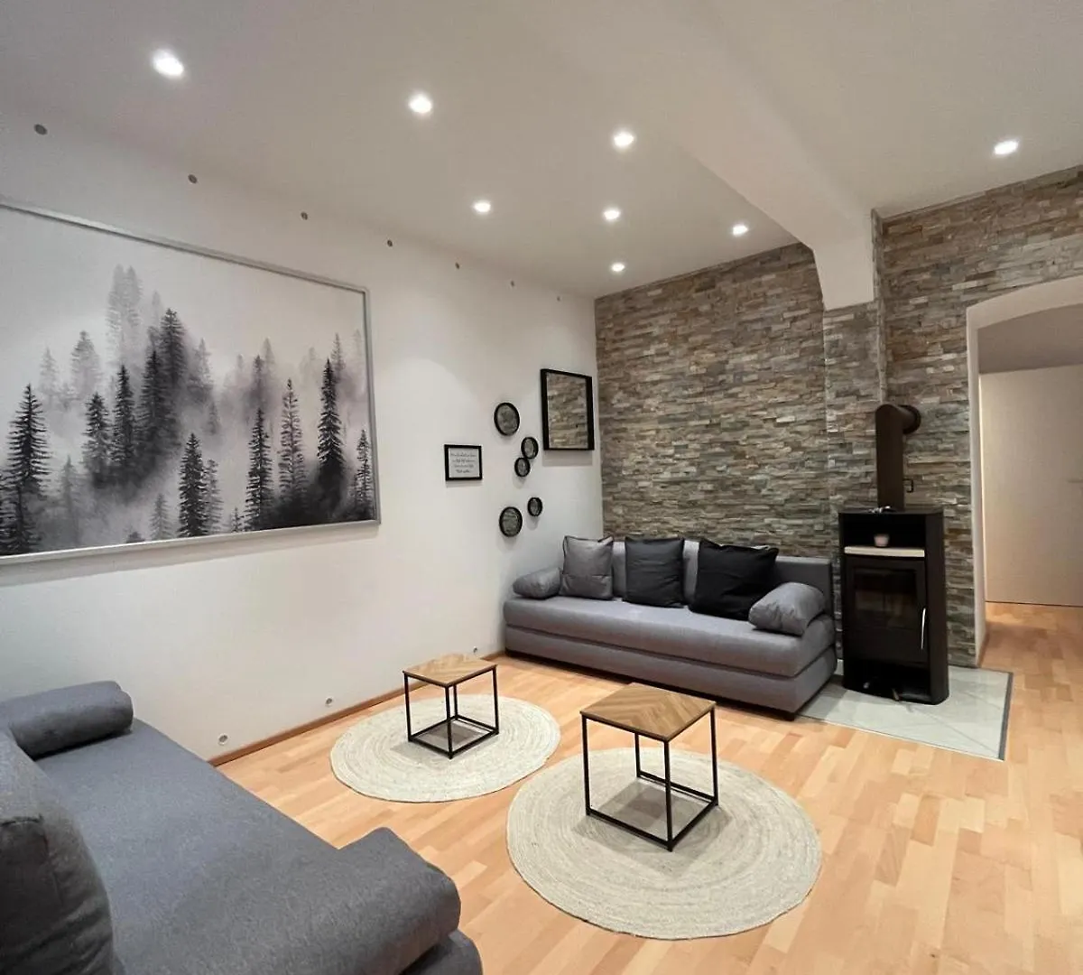 Luxury Cityapartment 5 contacts